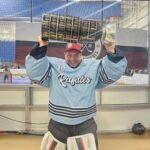 Gardien Dek Hockey avec coupe des Champions